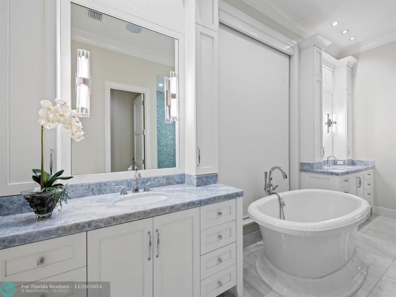  Single Family Homes Photo 23: 1110 SE 4th St  Fort Lauderdale,  FL 33301