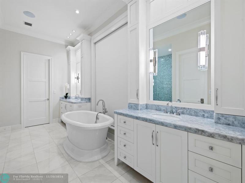  Single Family Homes Photo 8: 1110 SE 4th St  Fort Lauderdale,  FL 33301