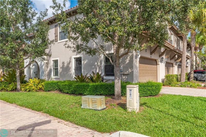  Condo & Townhome Photos