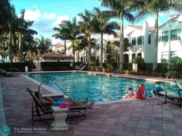  Condo & Townhome Photos
