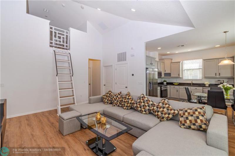  Condo & Townhome Photos