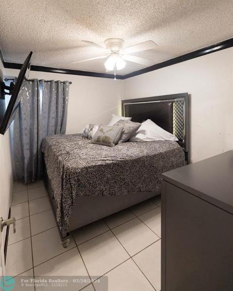  Single Family Homes Photo 11: 21100 NW 39th Ave  Miami Gardens,  FL 33055