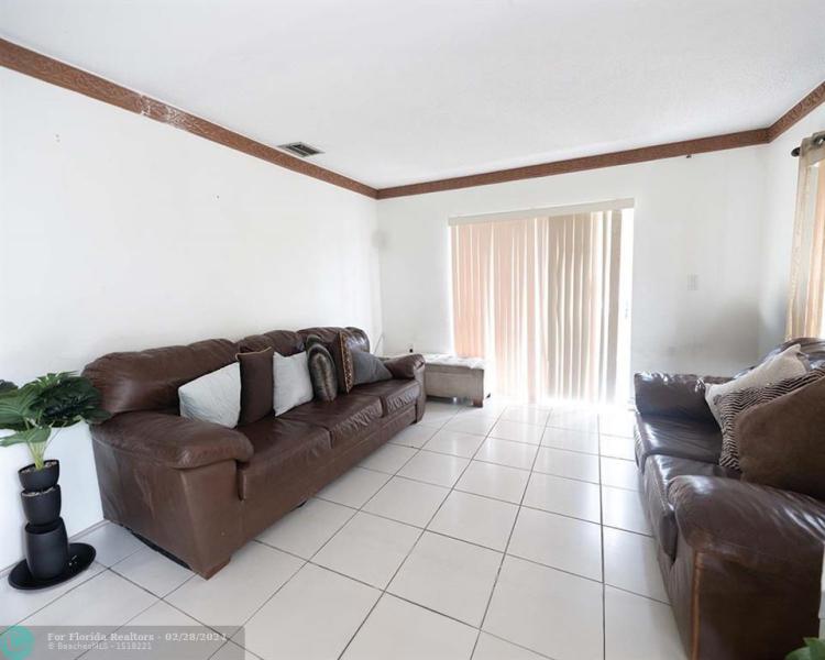  Single Family Homes Photo 13: 21100 NW 39th Ave  Miami Gardens,  FL 33055