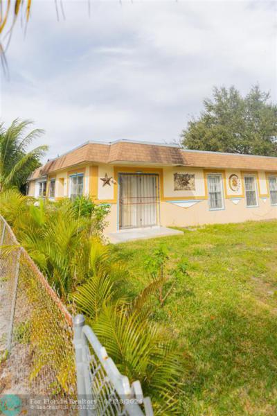  Single Family Homes Photo 14: 21100 NW 39th Ave  Miami Gardens,  FL 33055
