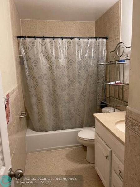  Single Family Homes Photo 6: 21100 NW 39th Ave  Miami Gardens,  FL 33055