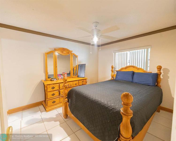  Single Family Homes Photo 7: 21100 NW 39th Ave  Miami Gardens,  FL 33055