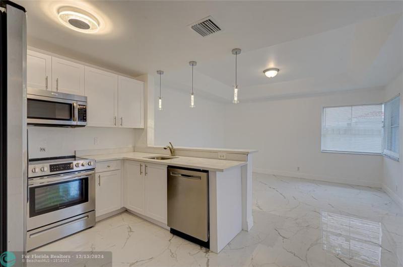  Single Family Homes Photo 12: 6611 SKIPPER TERRACE  Margate,  FL 33063