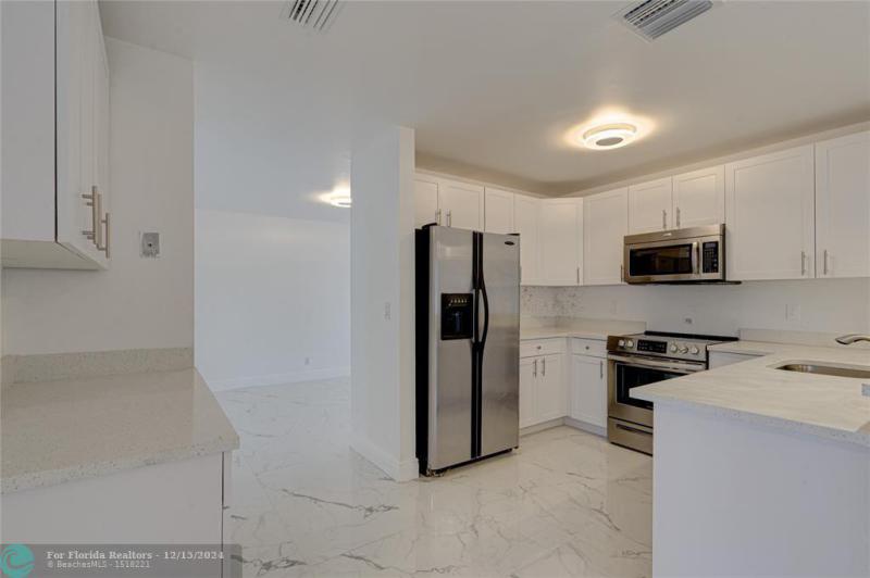  Single Family Homes Photo 13: 6611 SKIPPER TERRACE  Margate,  FL 33063