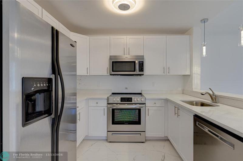  Single Family Homes Photo 14: 6611 SKIPPER TERRACE  Margate,  FL 33063