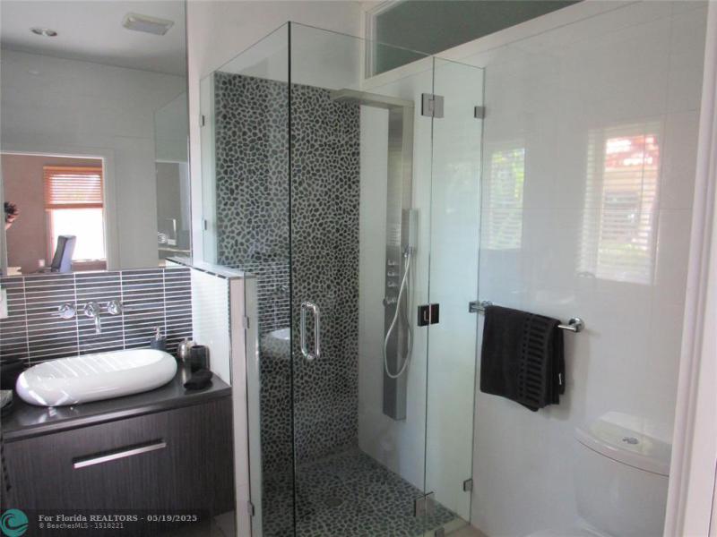  Single Family Homes Photo 32: 185 Palm Ave  Miami Beach,  FL 33139