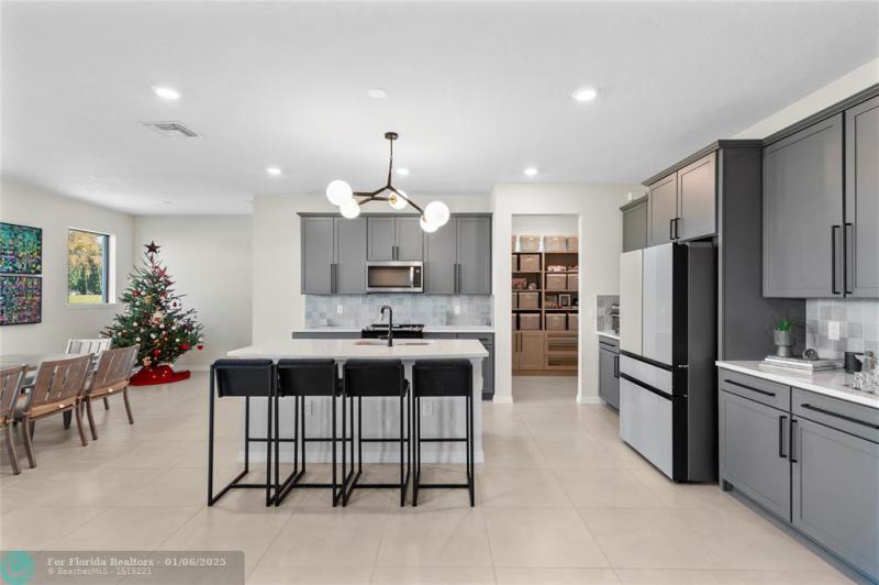  Single Family Homes Photo 4:  Tamarac,  FL 33321