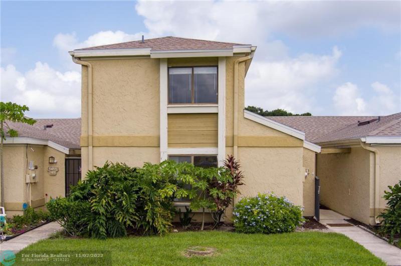  Condo & Townhome Photos