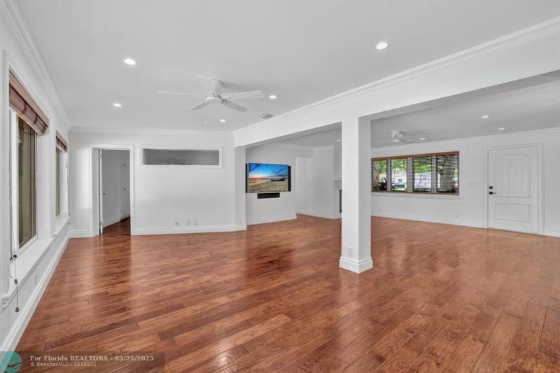 Single Family Homes Photo 11: 1508 NE 30th Ct  Oakland Park,  FL 33334