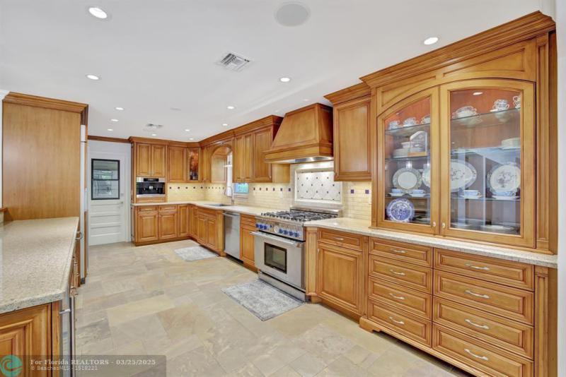  Single Family Homes Photo 14: 1508 NE 30th Ct  Oakland Park,  FL 33334