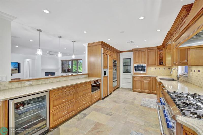  Single Family Homes Photo 15: 1508 NE 30th Ct  Oakland Park,  FL 33334