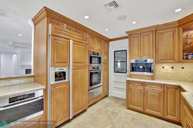 Single Family Homes Photo 16: 1508 NE 30th Ct  Oakland Park,  FL 33334