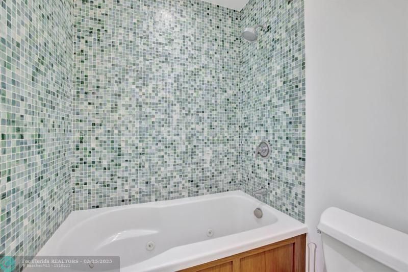  Single Family Homes Photo 23: 1508 NE 30th Ct  Oakland Park,  FL 33334