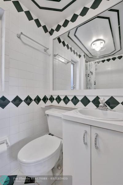  Single Family Homes Photo 34: 1508 NE 30th Ct  Oakland Park,  FL 33334