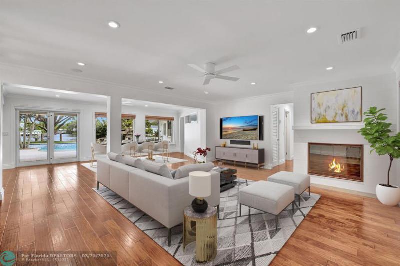  Single Family Homes Photo 4: 1508 NE 30th Ct  Oakland Park,  FL 33334