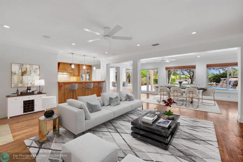  Single Family Homes Photo 5: 1508 NE 30th Ct  Oakland Park,  FL 33334