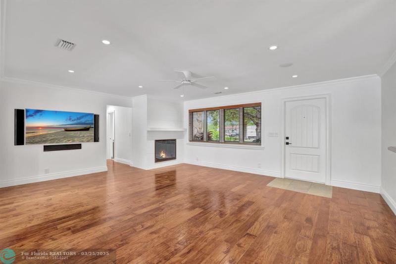  Single Family Homes Photo 7: 1508 NE 30th Ct  Oakland Park,  FL 33334