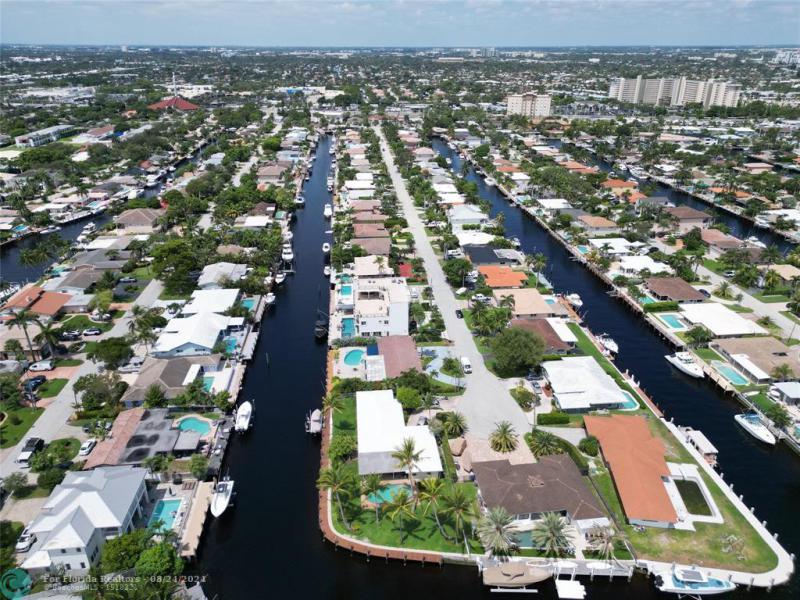  Single Family Homes Photo 10: 2616 SE 10th CT  Pompano Beach,  FL 33062