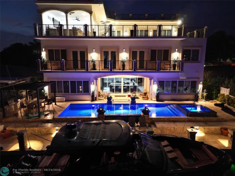  Single Family Homes Photo 3: 2616 SE 10th CT  Pompano Beach,  FL 33062