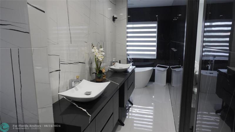  Single Family Homes Photo 57: 2616 SE 10th CT  Pompano Beach,  FL 33062