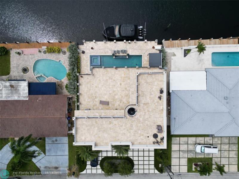  Single Family Homes Photo 7: 2616 SE 10th CT  Pompano Beach,  FL 33062