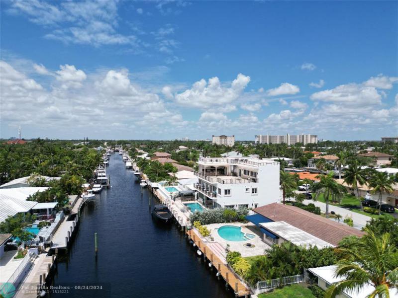  Single Family Homes Photo 9: 2616 SE 10th CT  Pompano Beach,  FL 33062