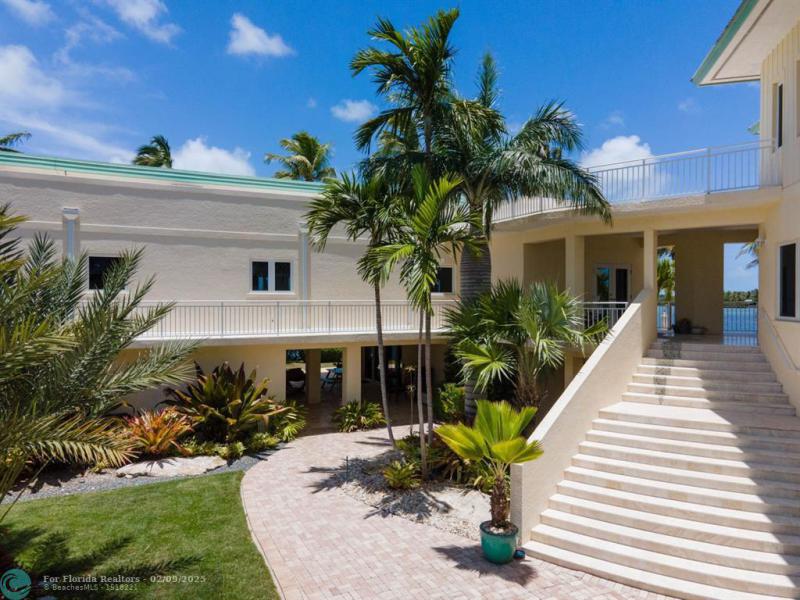  Single Family Homes Photo 10: 170 Sapodilla Dr  Islamorada,  FL 33036