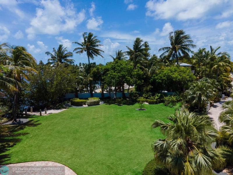  Single Family Homes Photo 11: 170 Sapodilla Dr  Islamorada,  FL 33036