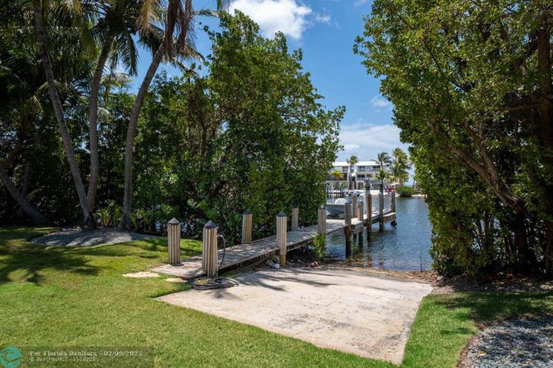  Single Family Homes Photo 12: 170 Sapodilla Dr  Islamorada,  FL 33036