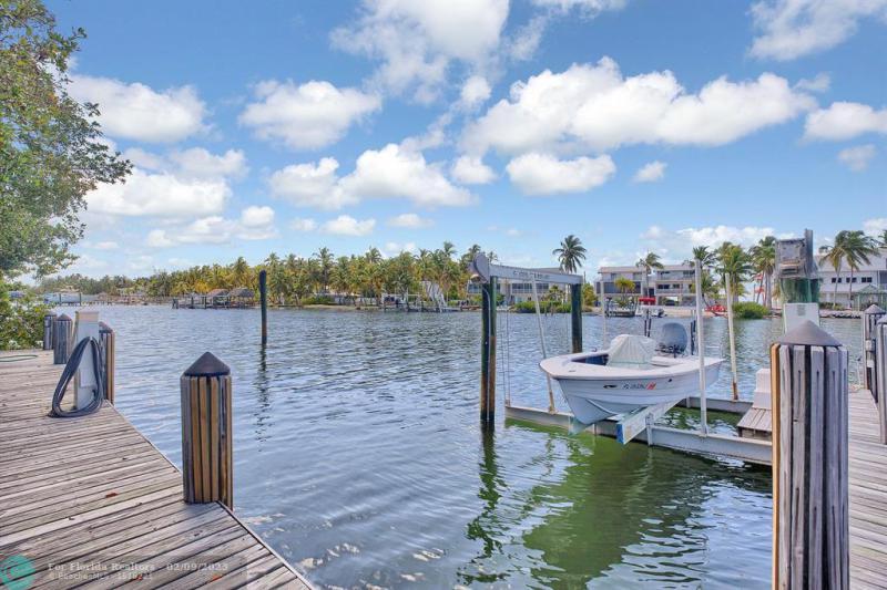  Single Family Homes Photo 13: 170 Sapodilla Dr  Islamorada,  FL 33036