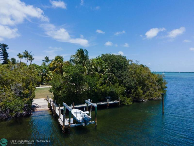  Single Family Homes Photo 14: 170 Sapodilla Dr  Islamorada,  FL 33036