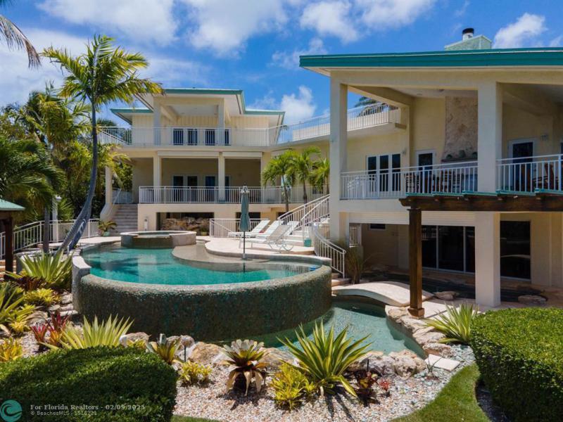  Single Family Homes Photo 16: 170 Sapodilla Dr  Islamorada,  FL 33036