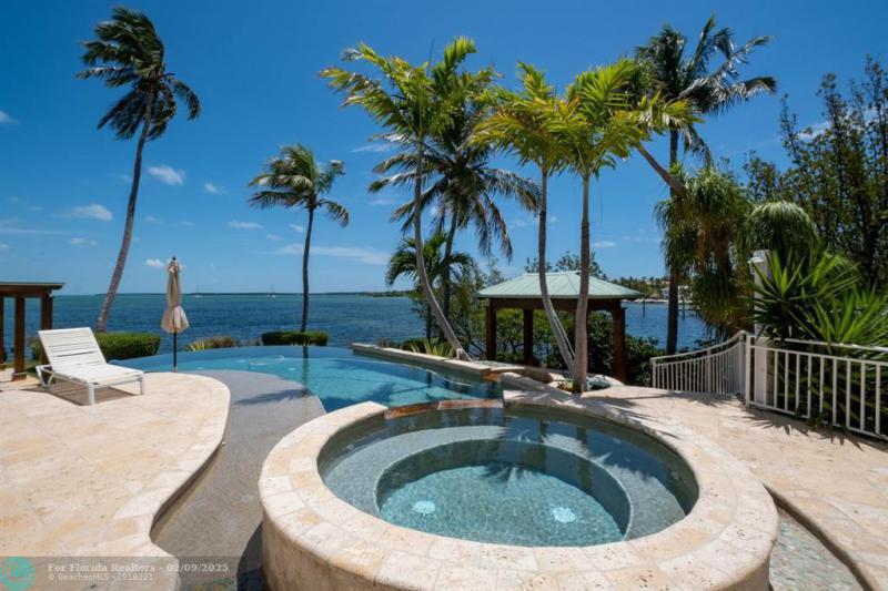  Single Family Homes Photo 17: 170 Sapodilla Dr  Islamorada,  FL 33036