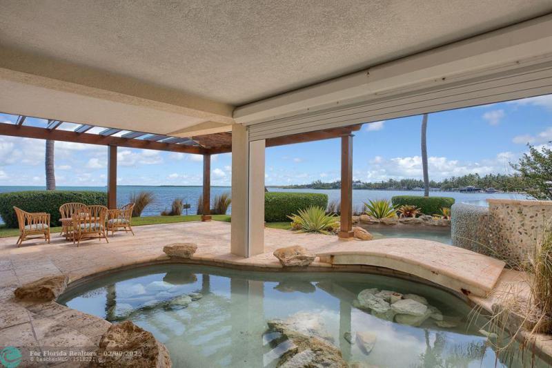  Single Family Homes Photo 19: 170 Sapodilla Dr  Islamorada,  FL 33036