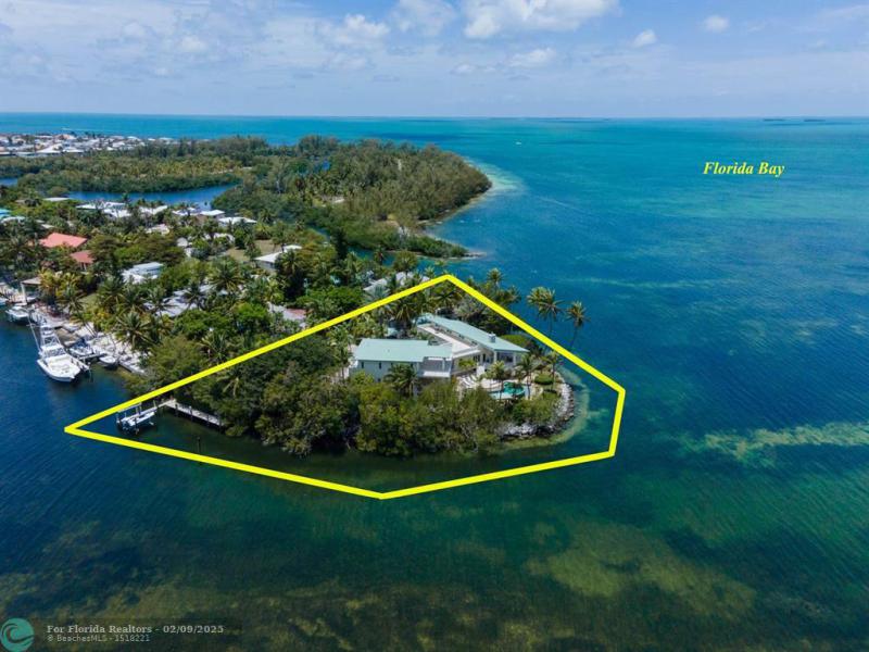  Single Family Homes Photo 2: 170 Sapodilla Dr  Islamorada,  FL 33036