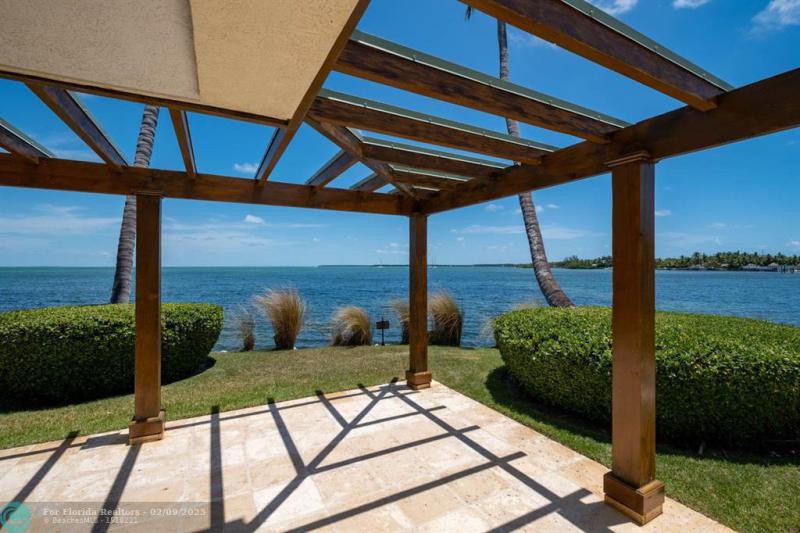  Single Family Homes Photo 20: 170 Sapodilla Dr  Islamorada,  FL 33036
