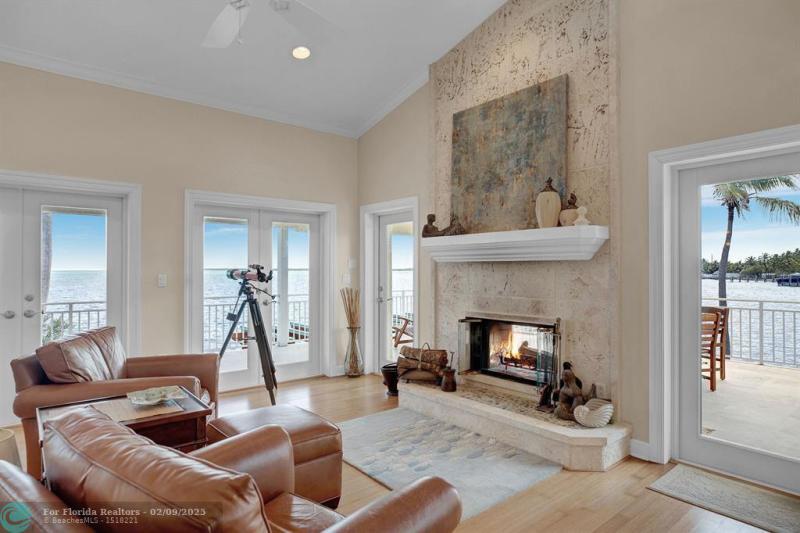  Single Family Homes Photo 23: 170 Sapodilla Dr  Islamorada,  FL 33036