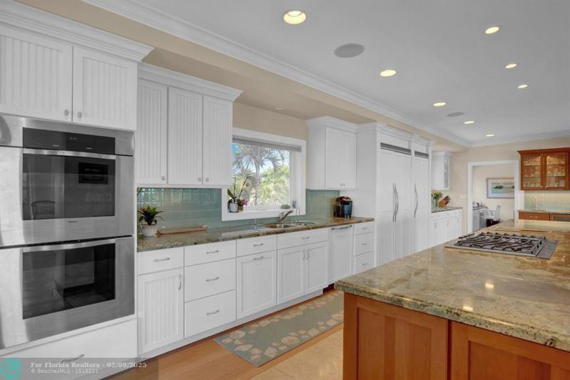 Single Family Homes Photo 27: 170 Sapodilla Dr  Islamorada,  FL 33036