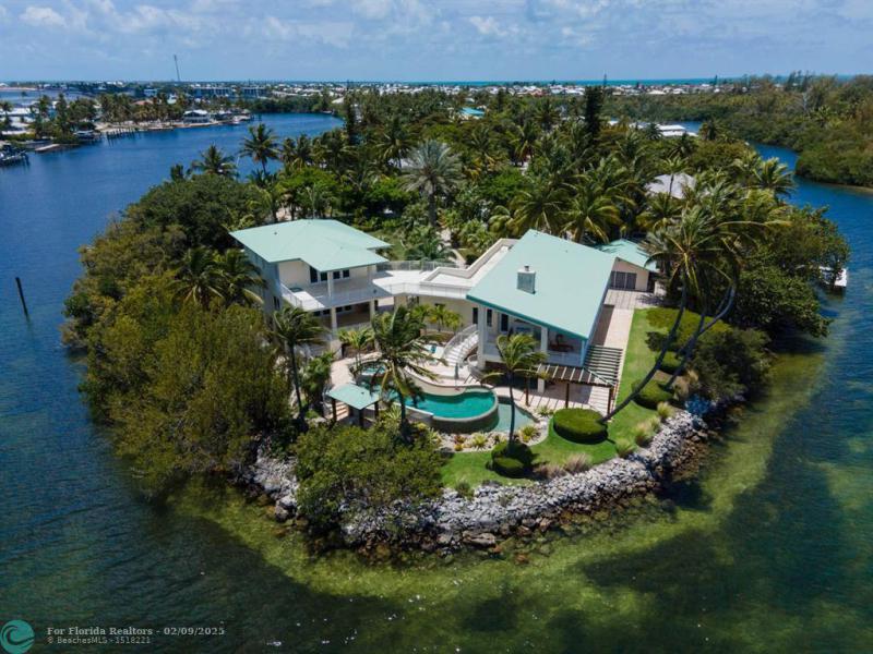  Single Family Homes Photo 3: 170 Sapodilla Dr  Islamorada,  FL 33036