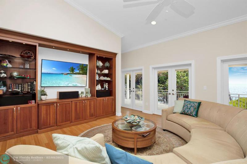  Single Family Homes Photo 31: 170 Sapodilla Dr  Islamorada,  FL 33036
