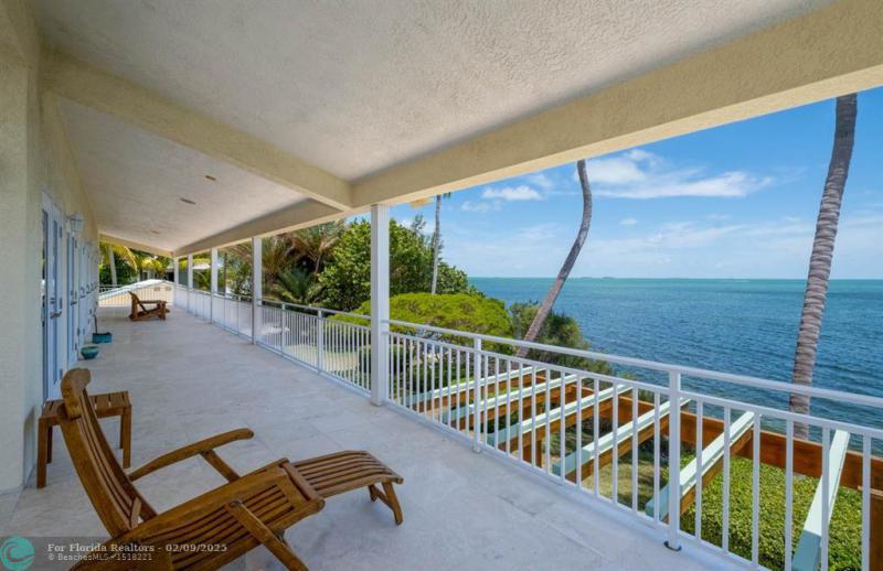  Single Family Homes Photo 37: 170 Sapodilla Dr  Islamorada,  FL 33036