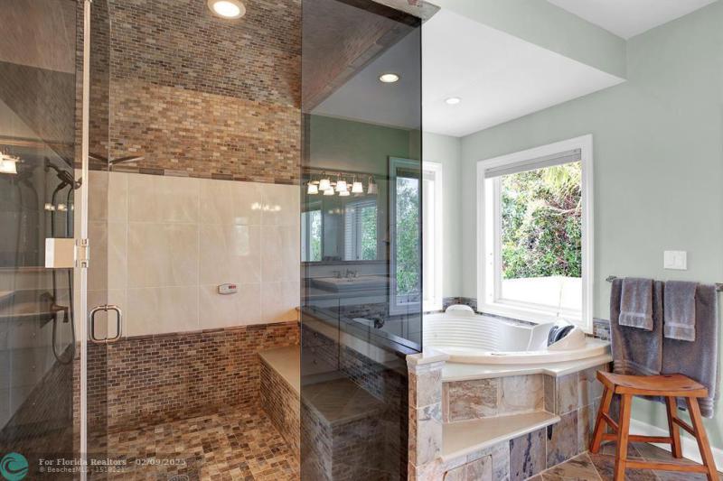  Single Family Homes Photo 46: 170 Sapodilla Dr  Islamorada,  FL 33036