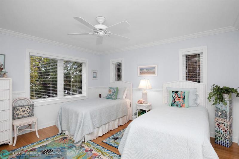  Single Family Homes Photo 51: 170 Sapodilla Dr  Islamorada,  FL 33036