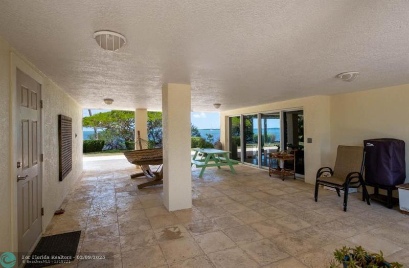  Single Family Homes Photo 61: 170 Sapodilla Dr  Islamorada,  FL 33036