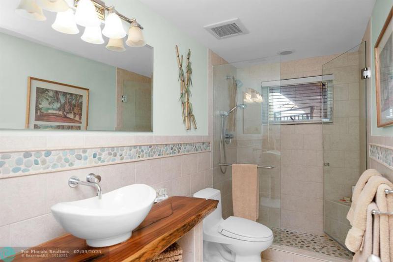  Single Family Homes Photo 65: 170 Sapodilla Dr  Islamorada,  FL 33036