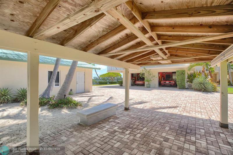  Single Family Homes Photo 70: 170 Sapodilla Dr  Islamorada,  FL 33036